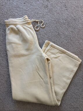 Abercrombie & Fitch Wide Leg Sweatpants in Yellow